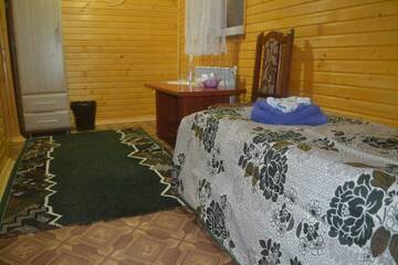 Фото номера Одноместный номер с общим душем и туалетом Гостевой дом Гостинний двір г. Pidhaytsi 3